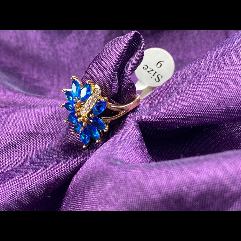 BEAUTIFUL BLUE FLOWER RING - Picture 2 of 3